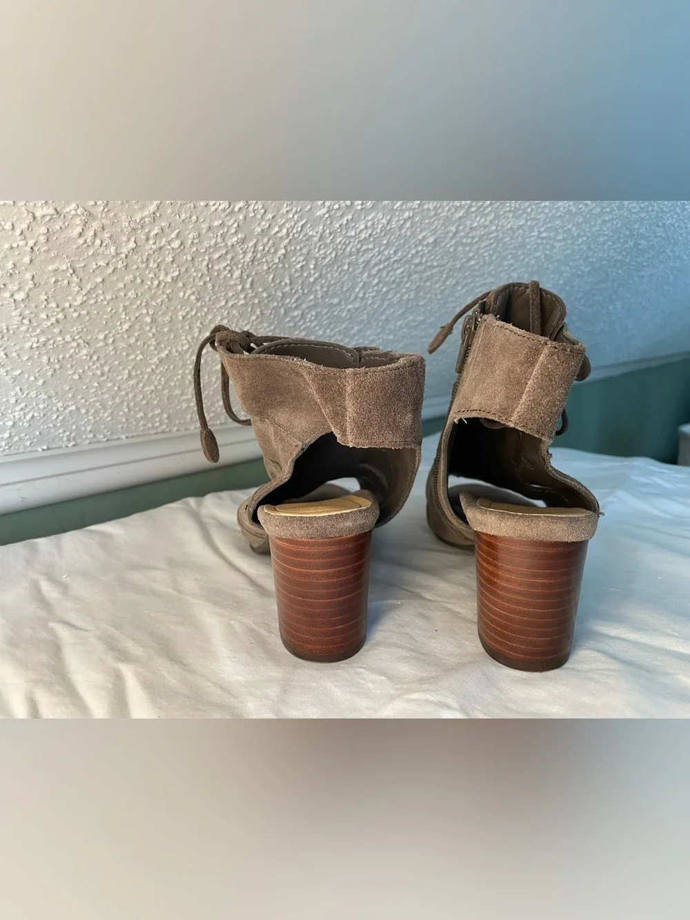 Vionic Bristol Suede Lace-Up Block Herl Sandals Gray/Tan - Size 7.5